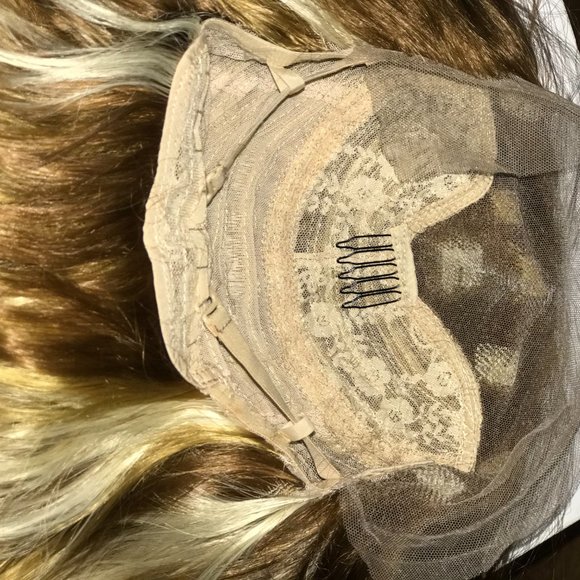 Beautiful Lace Front Wig, Light Brown/Blonde Mix, long 26 inches - Picture 3 of 10